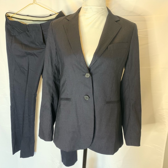 Theory Other - Theory suit jacket and pants size 4